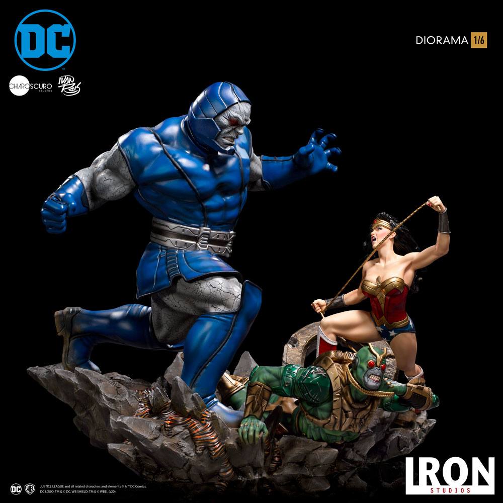 DC Comics Diorama 1/6 Wonder Woman Vs Darkseid by Ivan Reis 54 cm