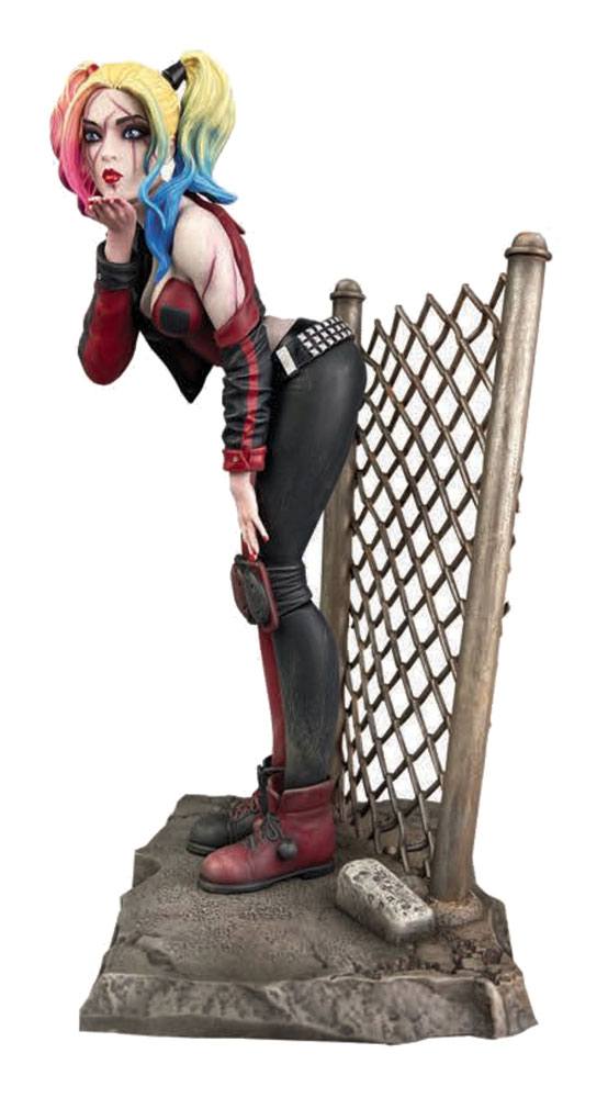 DC Comic Gallery PVC Statue DCeased Harley Quinn 20 cm
