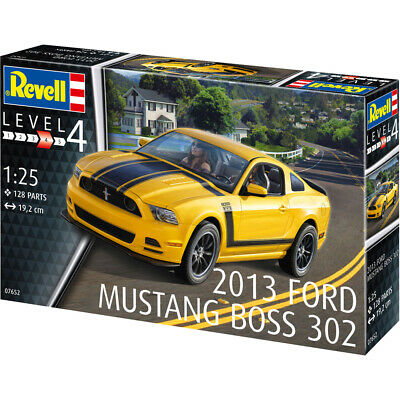 Revell Model Kit 2013 Ford Mustang Boss 302 1:25