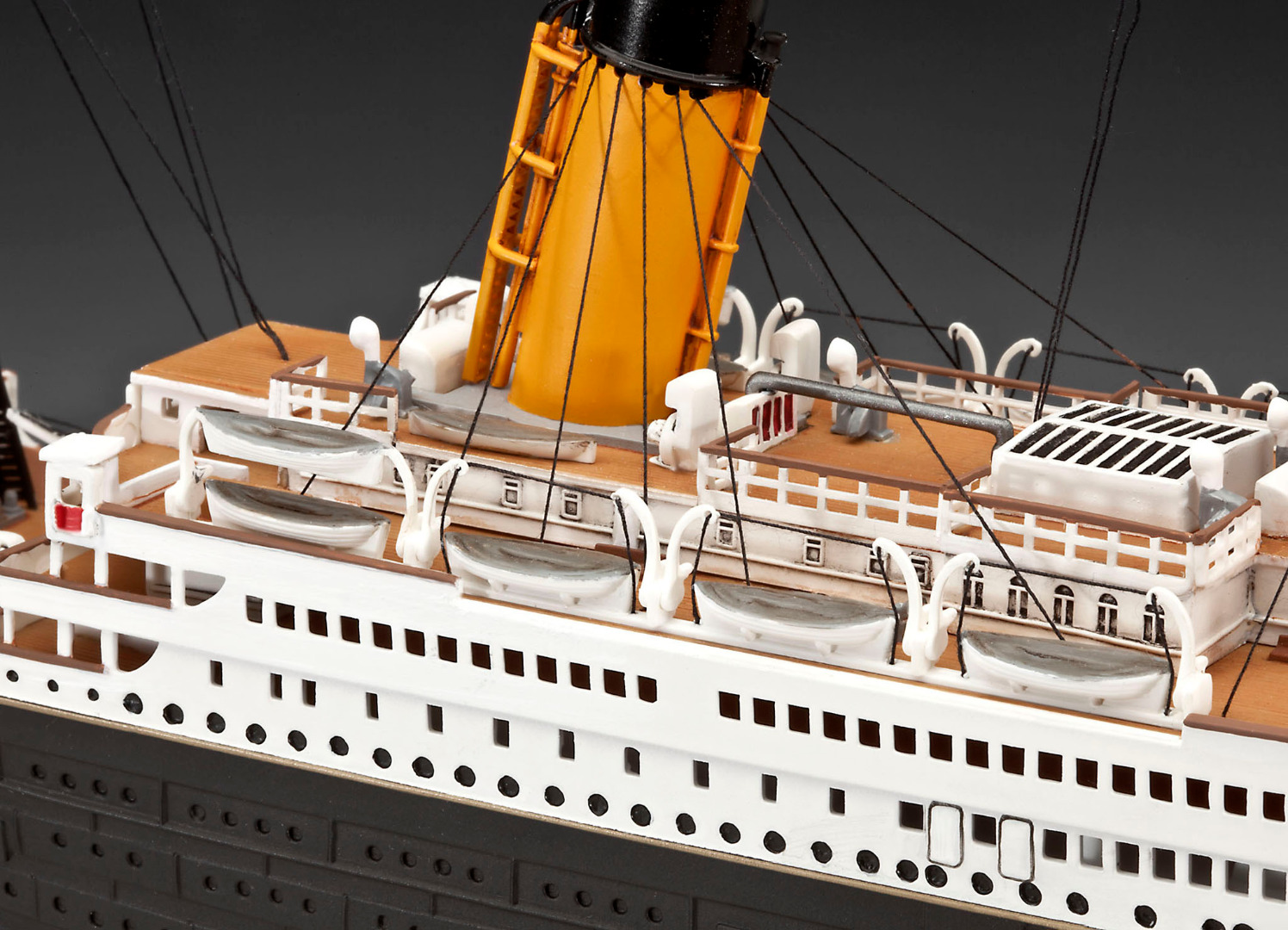 Revell Gift Set R.M.S. Titanic 100th Anniversary Edition Scale 1:400
