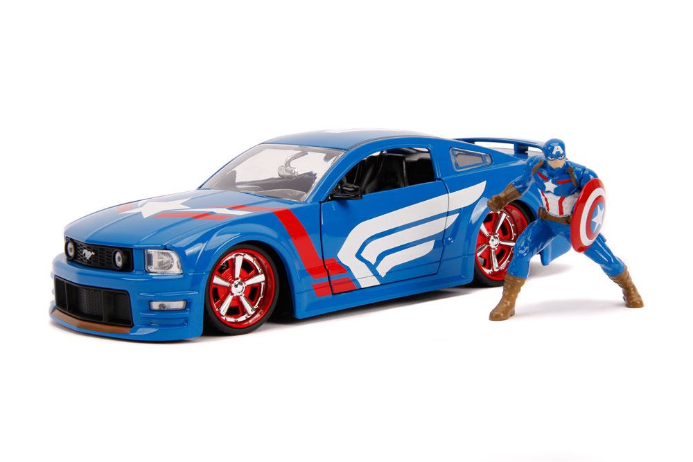 Marvel Diecast Model 1/24 2006 Ford Mustang GT with Captain America Figure